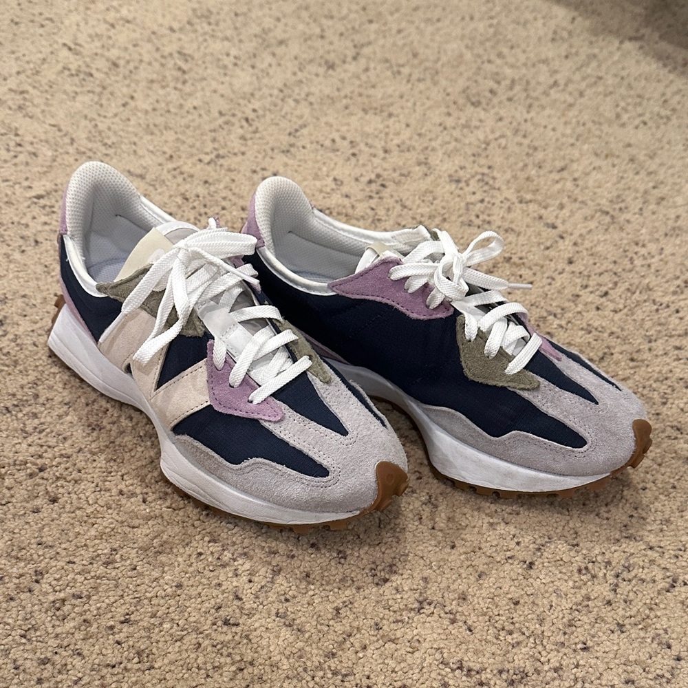 Lightly worn New Balance Stylish Women's Sneakers in Navy and White